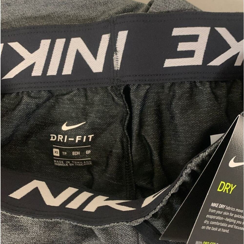 Nike Women's XS Dri-fit Attack 2.0 Tr5 Shorts, Gray - Picture 3 of 5